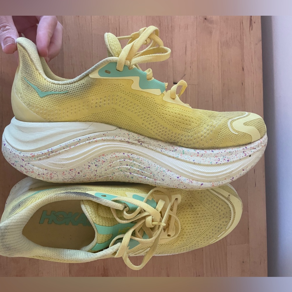 Hoka Skyward x, Women’s Sz 8 - Picture 2 of 3